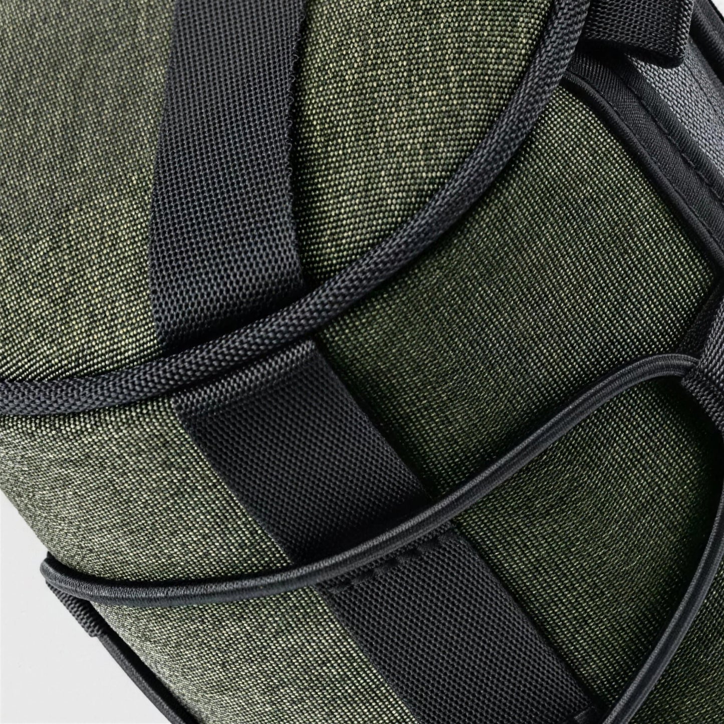 Gros plan du tissu nylon et des coutures de la sacoche de guidon vélo 2 L