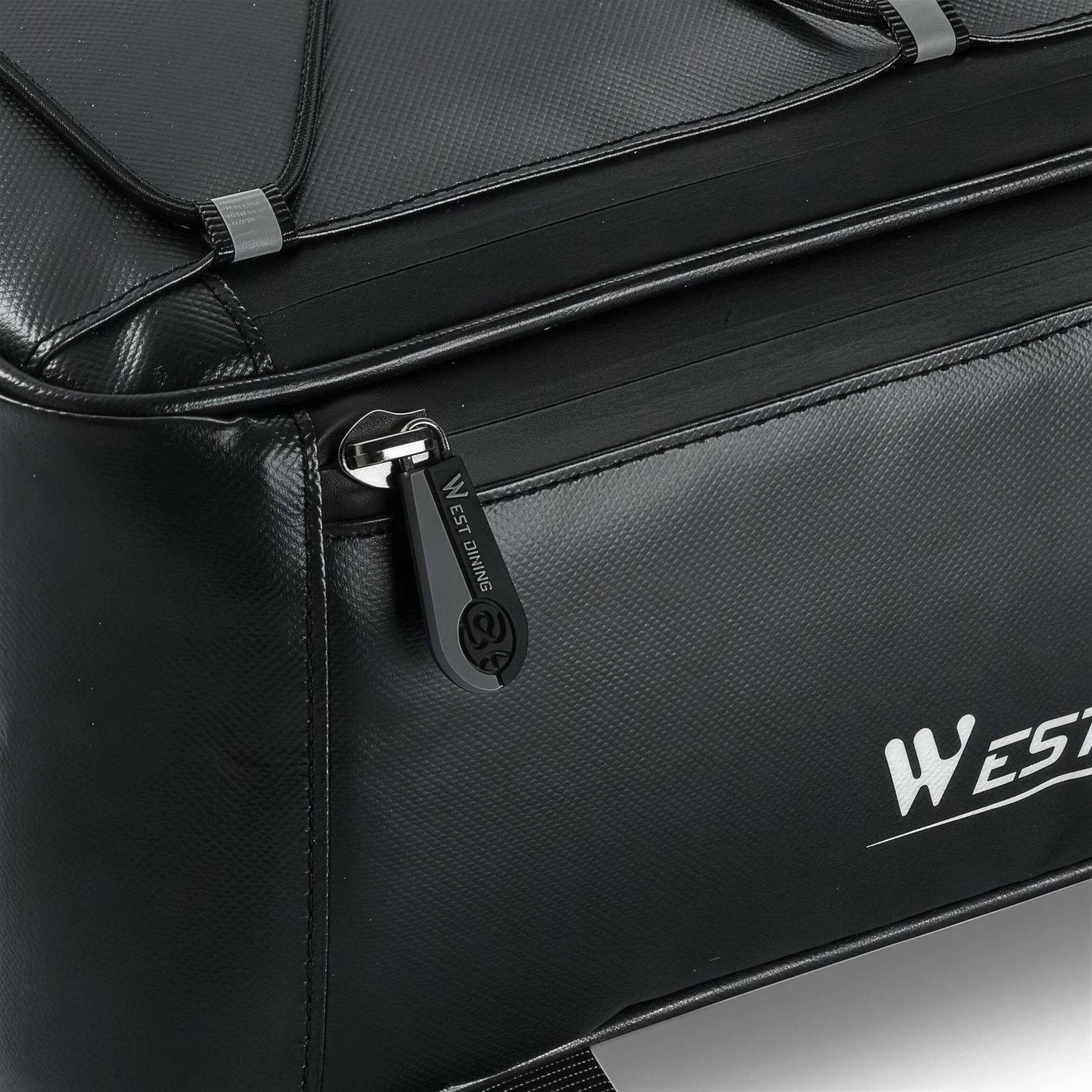 Matière de la sacoche de porte-bagage vélo 4 L en polyester enduit PVC résistant à l'eau, gros plan de la fermeture éclair