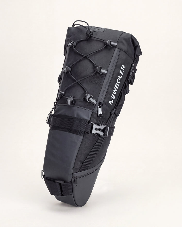 Sacoche de selle vélo bikepacking noire 10 à 15 L, roll-top et cordon élastique
