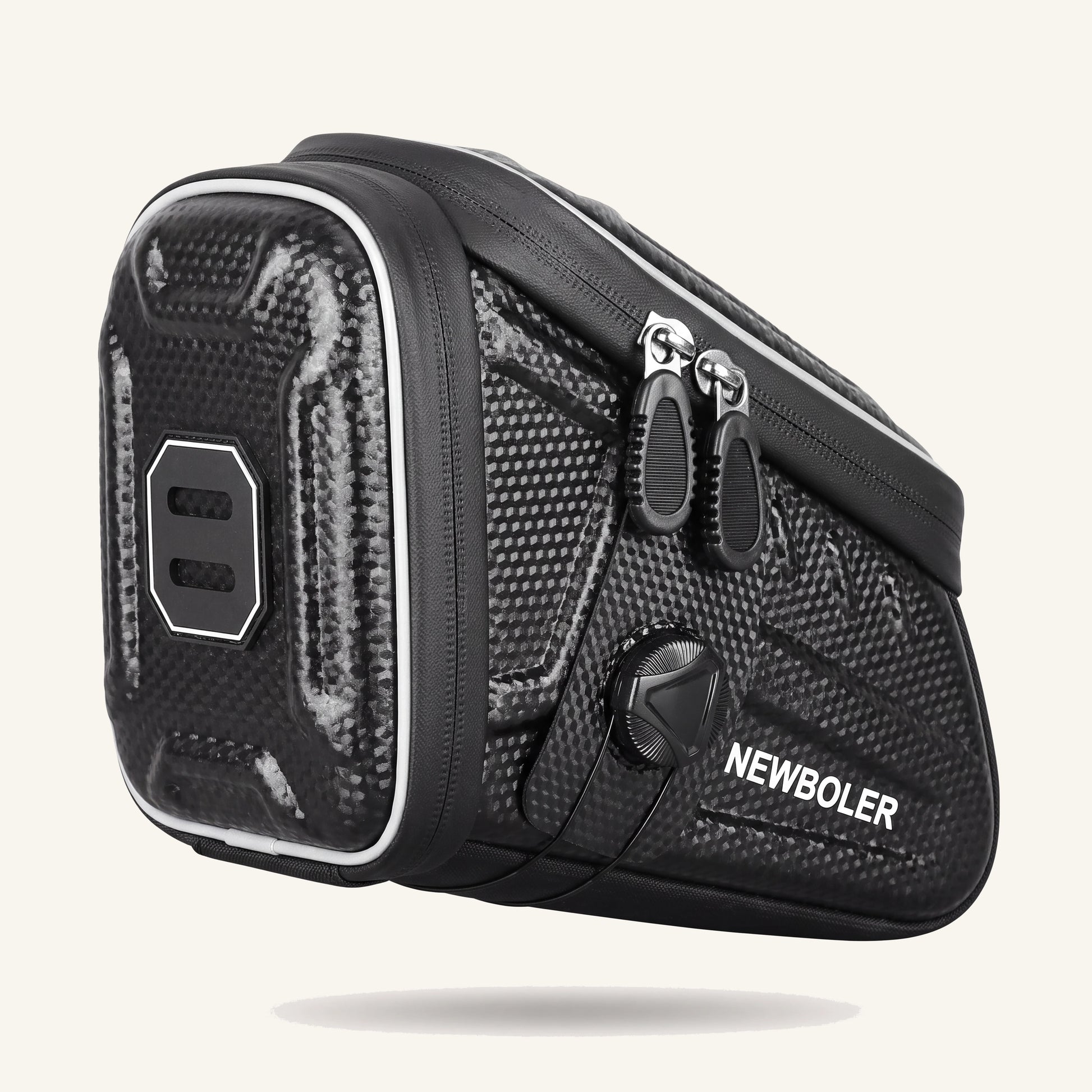 Sacoche de selle vélo réfléchissante à outils, coque rigide EVA noire avec molette Knob Lock, vue trois-quarts