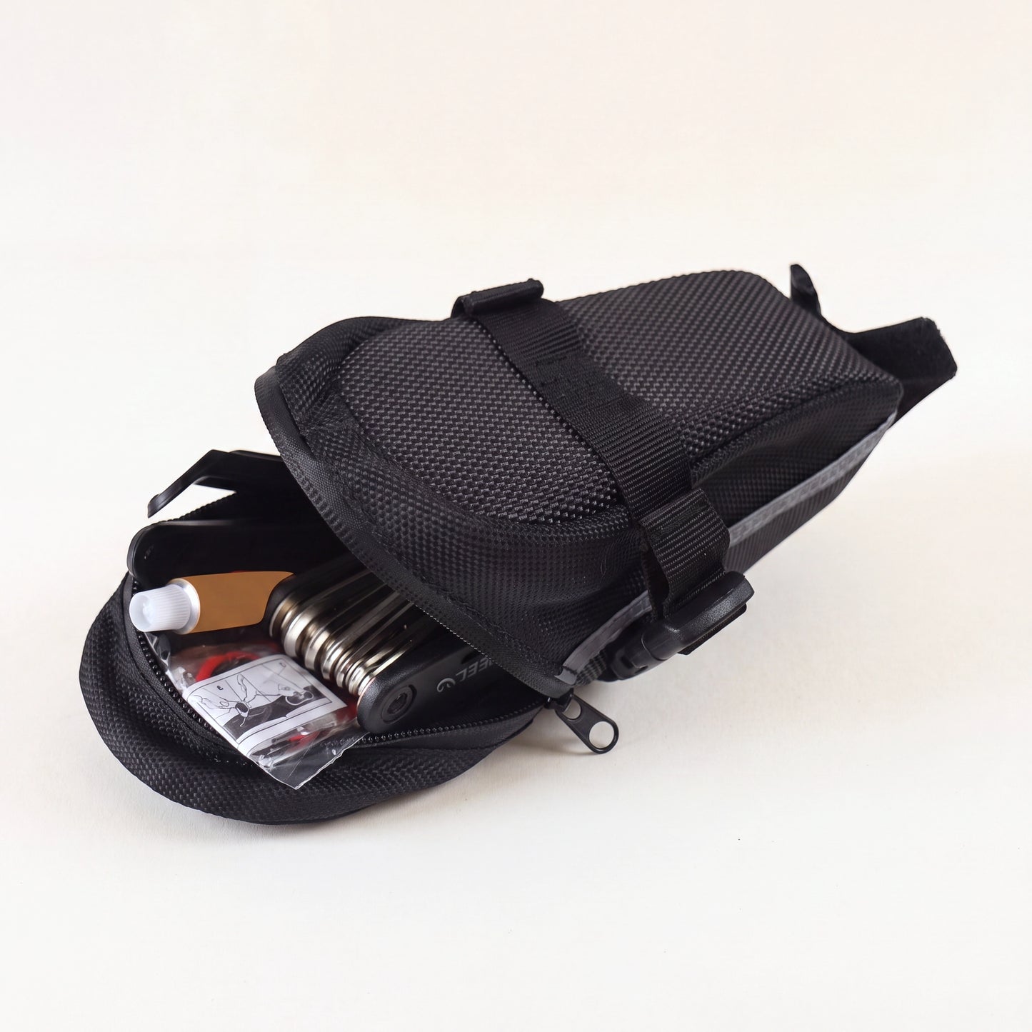 Compartiment zippé de la sacoche vélo sous-selle nylon 600D, 21 × 9,5 × 9 cm pour outils et accessoires (non inclus)